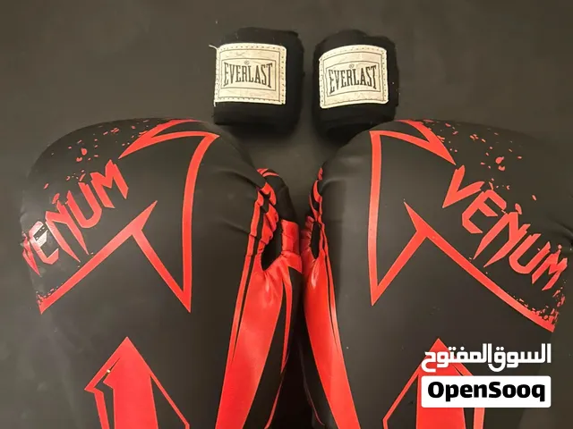 Venum boxing gloves with boxing handwrap