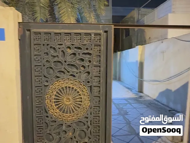 بيت في منطقة الساعي موقع جيد للايجار يصلح للعوائل والانشطة التجارية مؤثث بنسبة جيدة