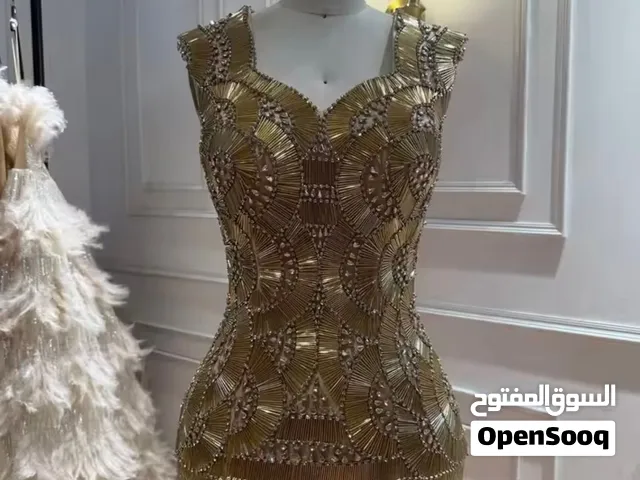 فستان فخم جديد مع التاق