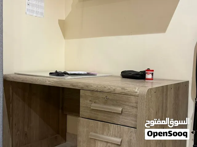 مكتب دراسي او للعمل بحاله ممتازه