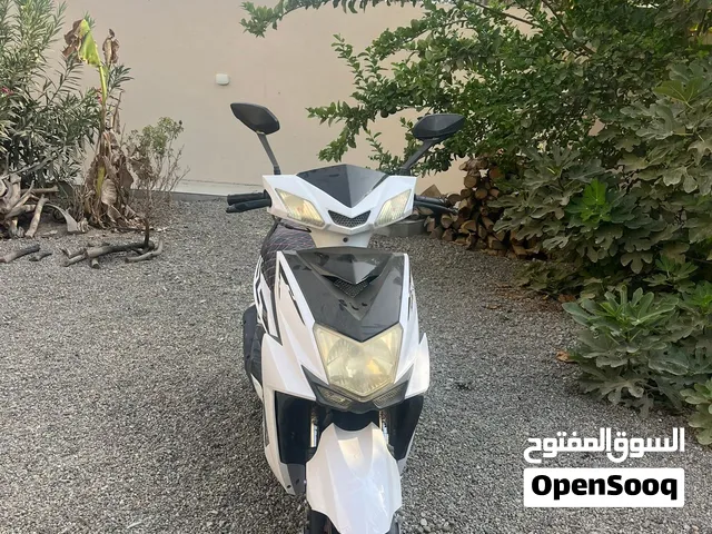دراجه تشاينيه نوع ياماها الدراجه حالتها جيده بس موقفه فتره  مطلوب فيها 130 قابل كل شي شغال فيها