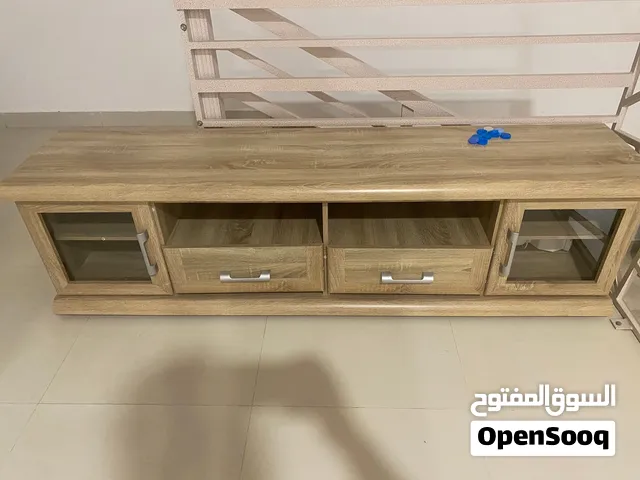للبيع طاوله تلفاز شبه جديده