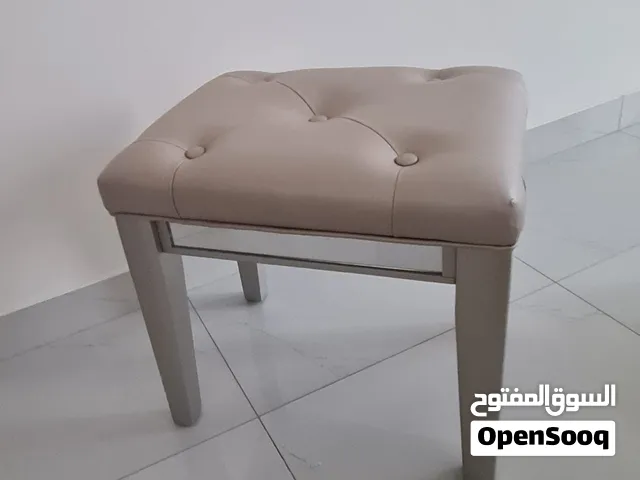 بنشية طاولة الزينة خشبية