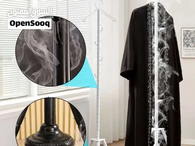 علاقة ملابس مع مبخرة