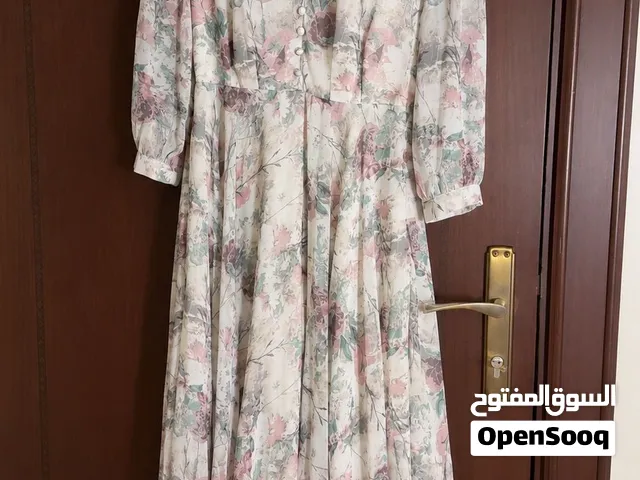فساتين ثقيله مستعمله بس نظيييفه مره