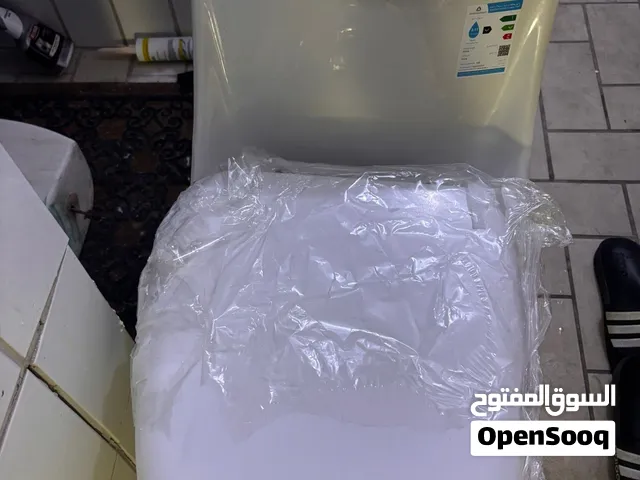 كرسي مرحاض جديد ارضي غير مستخدم