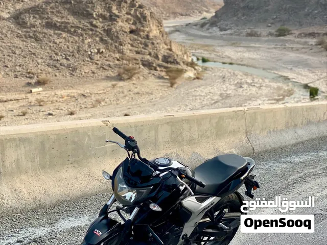 دراجة مع اوراق الجمارك