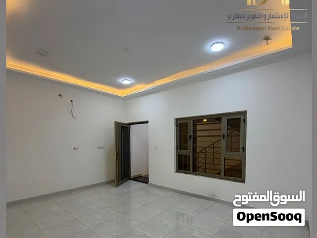 شقة حديثة غير مسكونه سابقا للإيجار المشراق الجديد قريبة على شارع الوفود