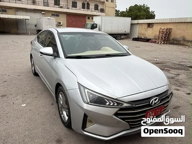 Sedan Hyundai in Dhofar