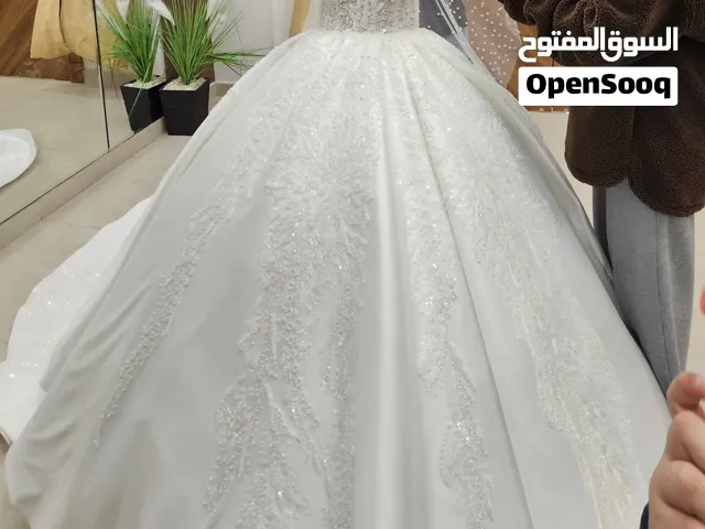 فستان زفاف للبيع – جديد تمامًا ولم يُرتدَ نهائيًا