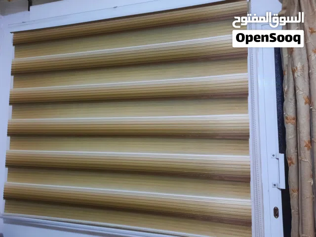 ستائر اسود ومادي وفي بيج تول لشباكين  الرمادي والبيج وفي وحدة برداية زيبرا مجانا معهم وفي بوفيه خشب