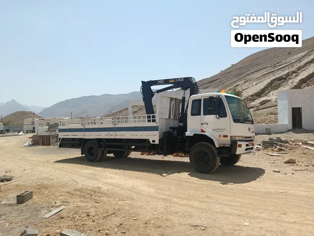 10 ton Hiab truck for rent . with Hiab crane, شاحنة  ونش هياب 10 طن للإيجار. مع رافعة هياب