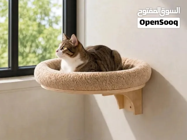 سرير عش للقطط مثبت على الحائط