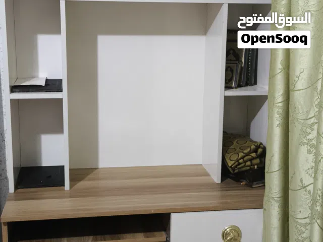 طاولة دراسة مستعملة للبيع