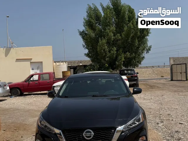 نيسان ألتيما SR موديل 2021، داخلية سوداء، مواصفات أمريكية