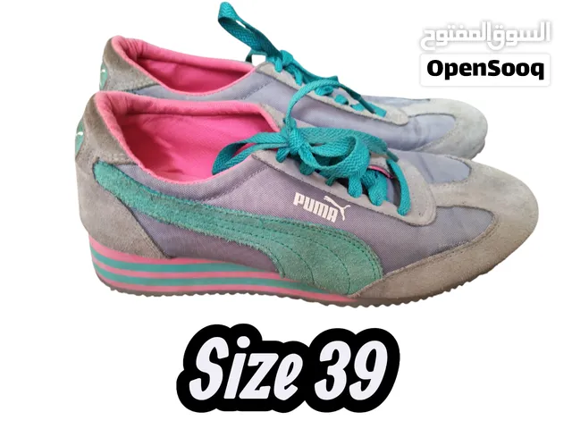 For sale: original Puma women's shoes, size 39, in brand new condition