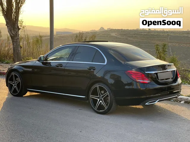 مرسيدس C200 بحالة ممتازة جدا استعمال قليل