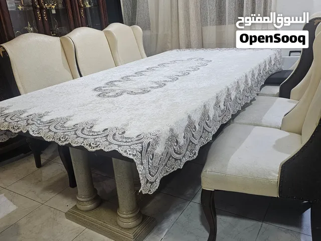 طاولة طعام