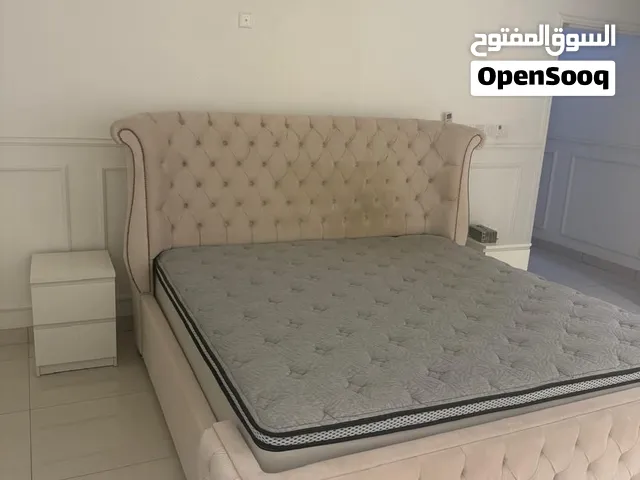 للبيع سرير بدون ماترس