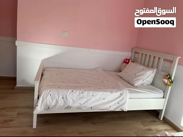 تخت ايكيا لون اليض
