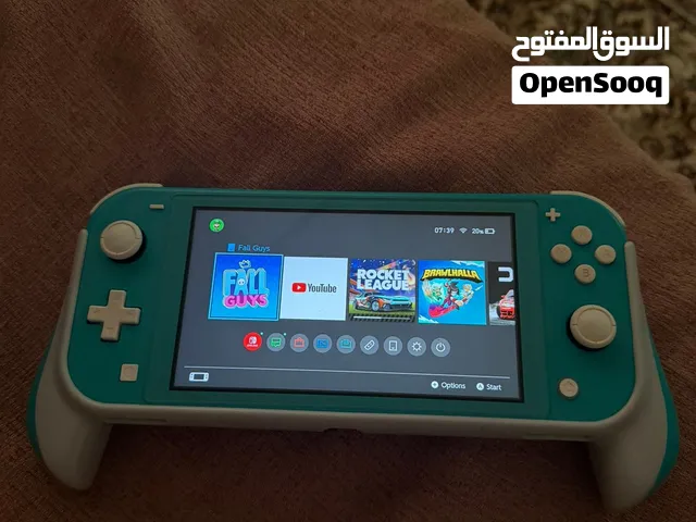 نينتندو سويتش لايت مستخدم مع شاشة حماية إضافية ( في آخر صورة )