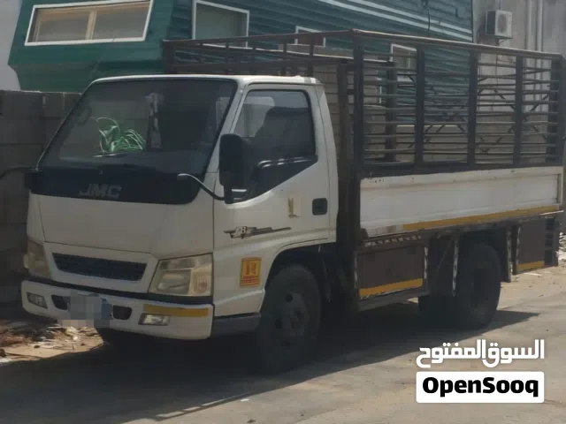للبيع شاحنة نقل GMC ديزل موديل 2015 ، بحالة جيدة