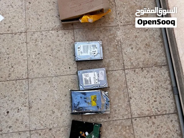 اجهزة كمبيوتر وشاشات  وطابعات وووصلات كابلات متنوعه مزاد