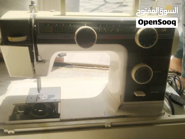 ماكينة خياطة
