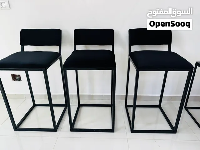 كراسي بار بتغيّر شكل المكان بالكامل