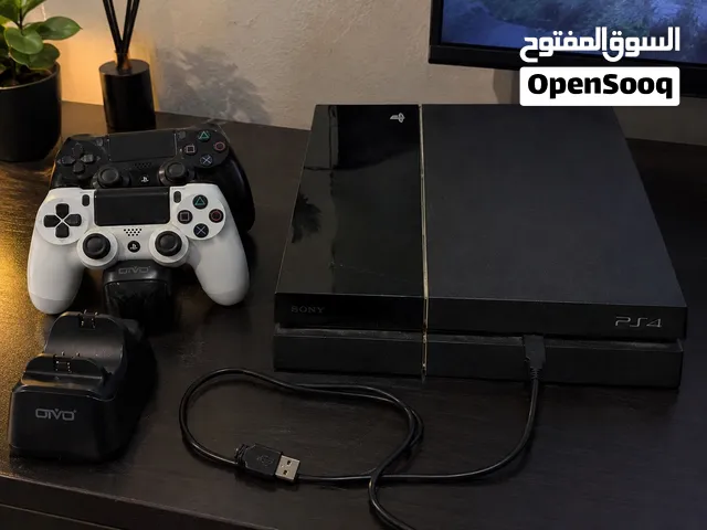 بلايستيشن 4 سعة 500GB امورها طيبه وفيها حساب fc26
