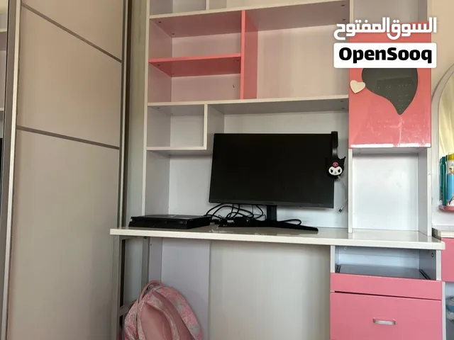 مكتب بحالة ممتازة للبيع 25