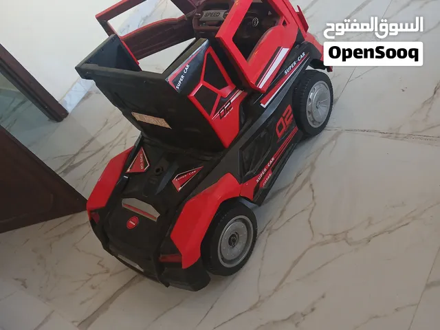 سيارت شحن أطفال بحالة الوكاله تحكم عن طريق الهاتف او على دعسات نضام جير يوجد بلوتوث aux