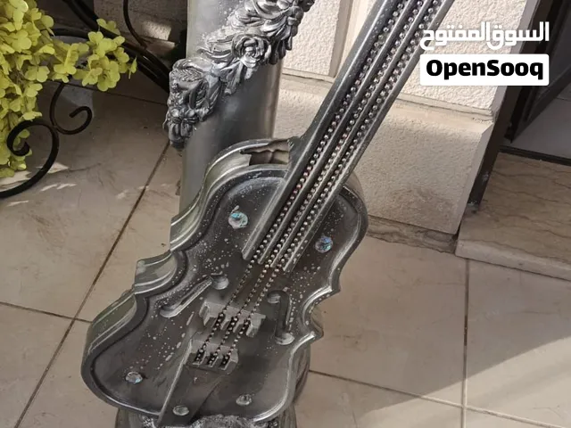 ديكور جيتار واستاند يوجد فيها من الاعلى