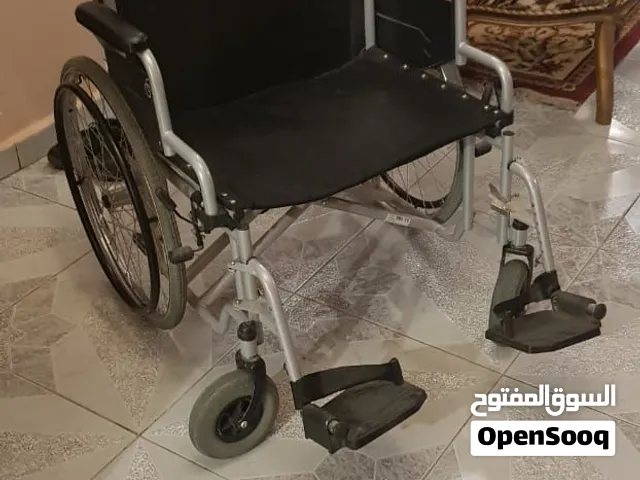 كرسي متحرك جديد لم يستخدم موديل حديث حجم كبير قابل للطي