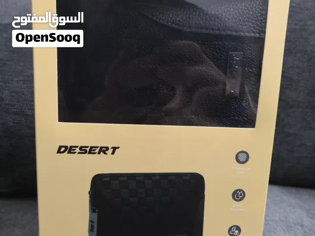 شنطه صغيره وجميله لسفر أو لأستخدامات أخرى و فيها بصمه عن سرقات جودتها وخامتها جدا ممتازه و سهل حملها
