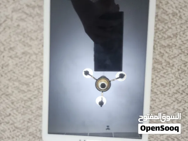 التابلت نظيف بس المشكله انه غطاء ال مموري مكسور ولا ياثر على التابلت      فقط واتساب
