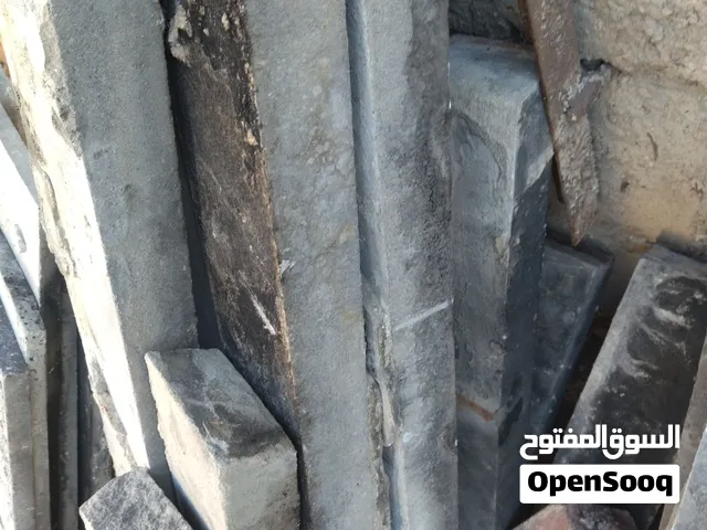 بلاط بازلت وطوب حراري مستعمل يصلح لعمل زرب كما يوجد شوادر كتان مستعملة