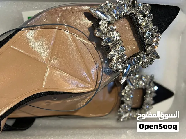 حذاء نسائي بكعب عالي