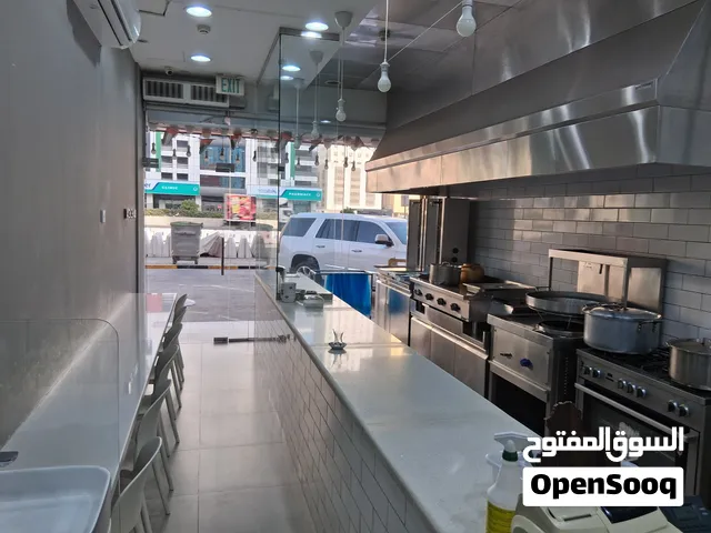 كافتيريا للبيع في الشارقة موقع مميز جدا شارع الاتحاد من الشارقة إلى دبي الموقع شغال 24 ساعة