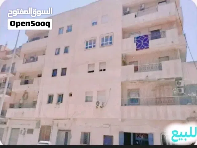 عمارة 5طوابق فيها 10شقق مع محلات ف الدور الارضي ع الرئيسي وفيلا تانية بالقرب منها 2طوابق