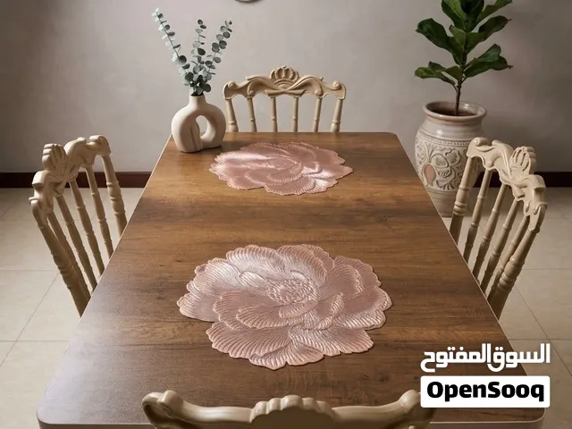ميز طعام واربع كراسي