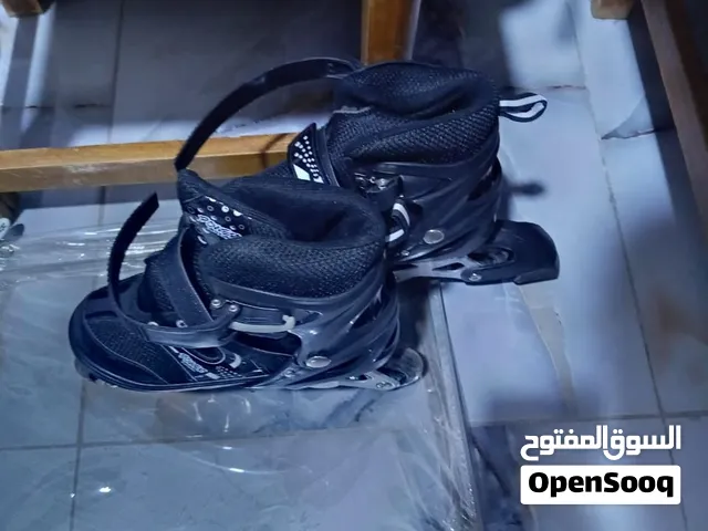 حذاء تزلج تايرات ولادي لون اسود قياس 38 يتكبر و يتصغر سعر 25