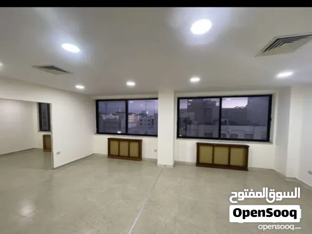مكتب تجاري بمنطقة حيوية في السابع للبيع بسعر لقطة ومحروق اقل سعر بالمنطقة