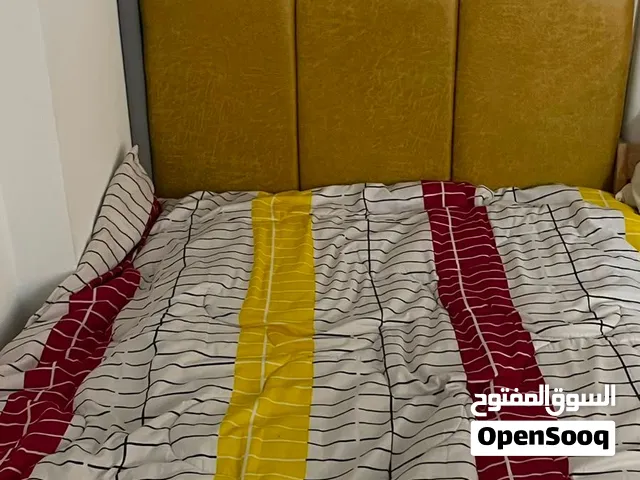 سرير  للبيع