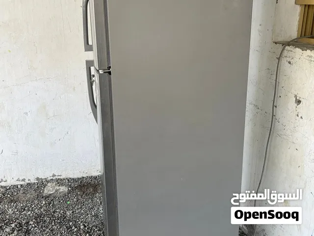ثلاجه للبيع شبه جديده