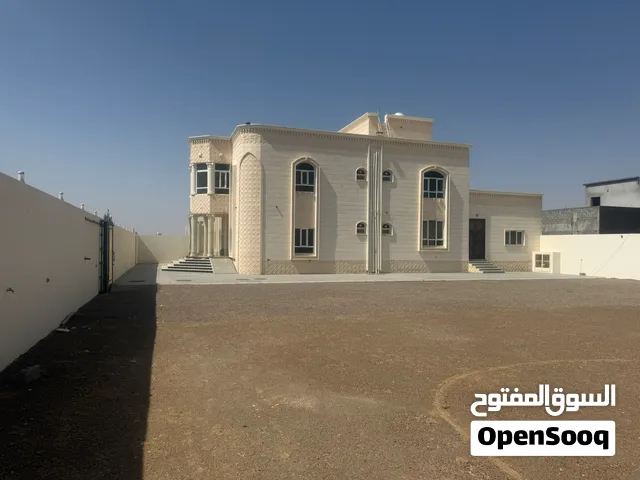 فيلا فاخرة بمساحة أرض 1700 م 2 في أرض الجو سعر مميز ومساحات كبيرة