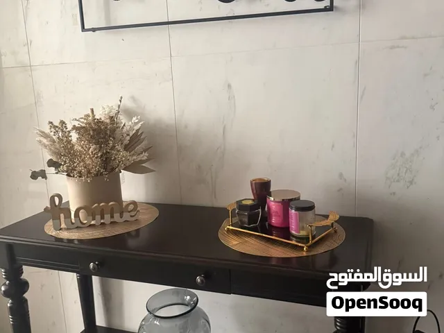 كونسول او طاوله مدخل مع مرآة بحاله جيدة من هومز ار اس