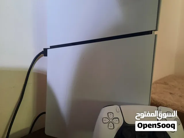 بلايستيشن فايف سلم بحاله ممتازه  مستعمل استعمال خفيف بدون كرتونه يد واحده مع شاحنها مع جميع اسلاكه