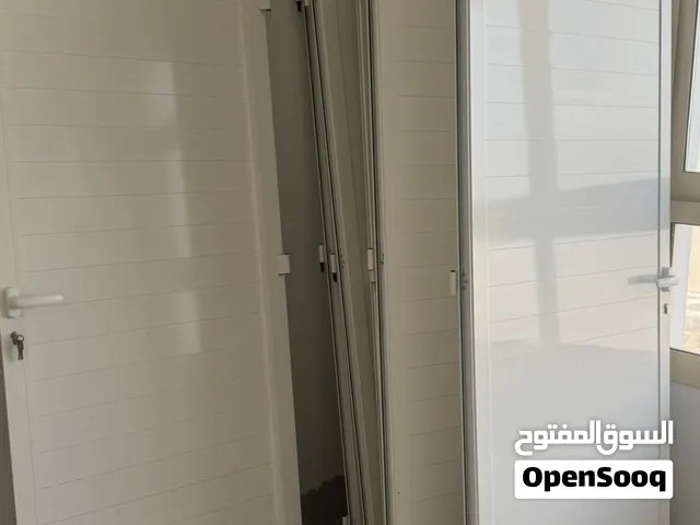 11 باب ألمنيوم مودرن بحالة ممتازة للبيع