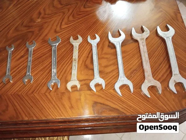 مفاتيح لفتح الصواميل مقاسات مختلفه